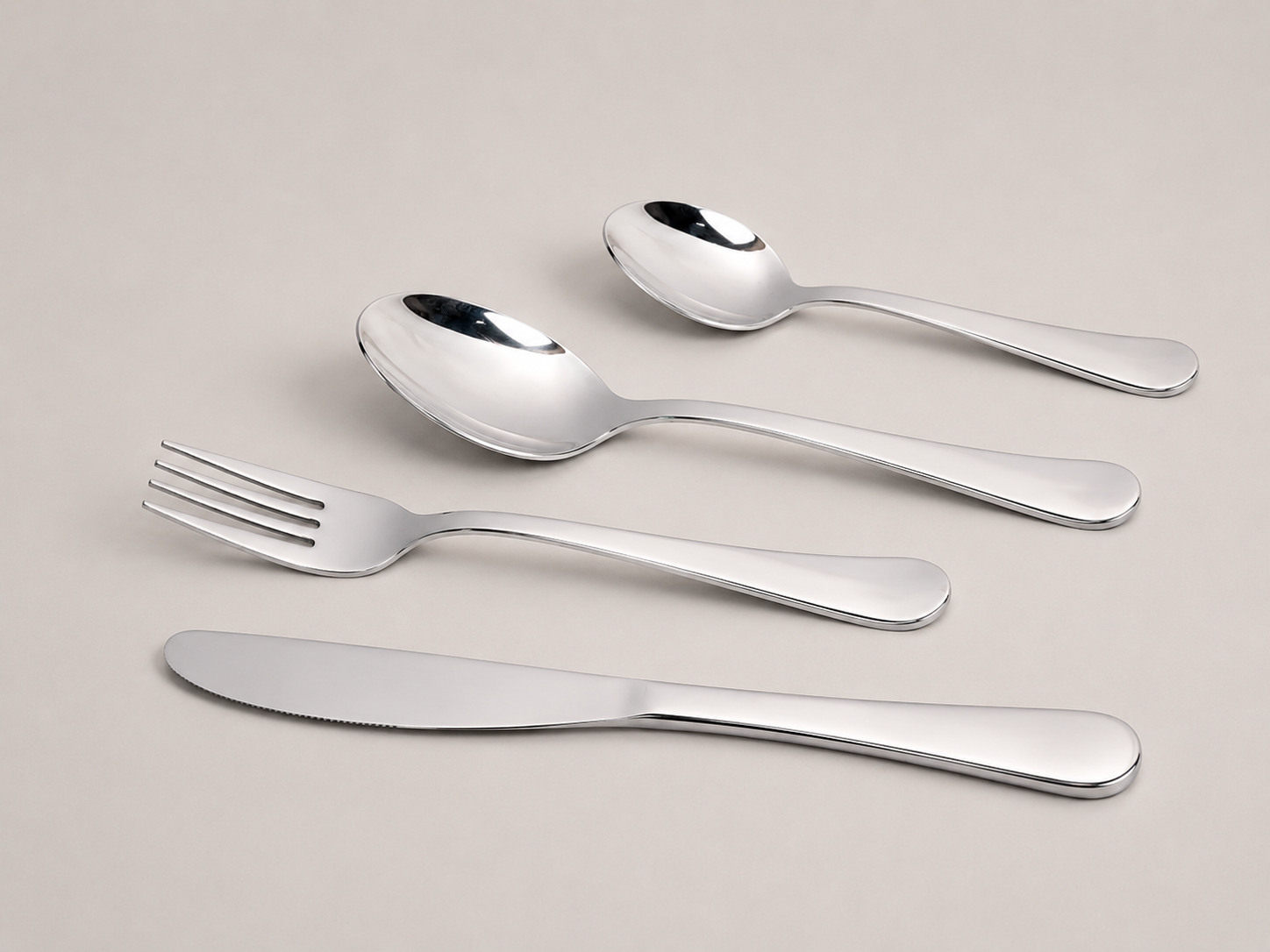 Polished stainless steel cutlery set